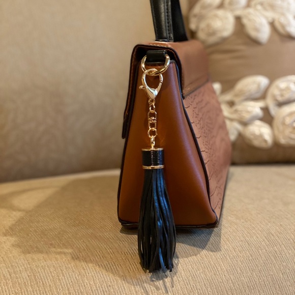 🆕 Adrienne Vittadini Instinct Collection Satchel - Picture 4 of 10